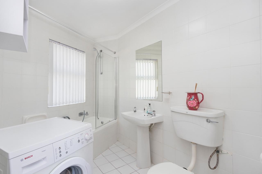 To Let 3 Bedroom Property for Rent in Van Riebeeckstrand Western Cape